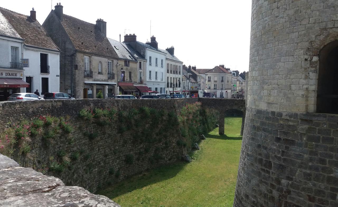 Chambre D'Hote Du Chateau Dourdan Bagian luar foto